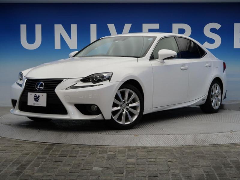 メルセデス ベンツcクラスと肩を並べる レクサスisの魅力 輸入車 外車の中古車探しなら ユニバース